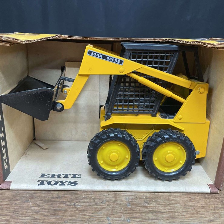 1/16 John Deere Industrial Skid Steer NIB Ertl