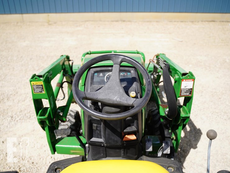 2018-john-deere-1025r-image-21