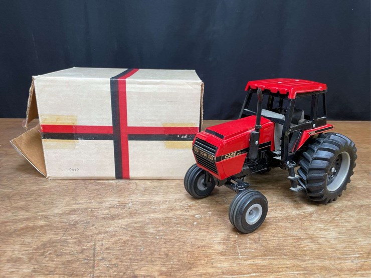 1/16-case-ih-2594-las-vegas-nib-ertl-image-1