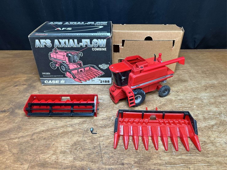 1/32-case-ih-2188-combine-nib-ertl-image-1