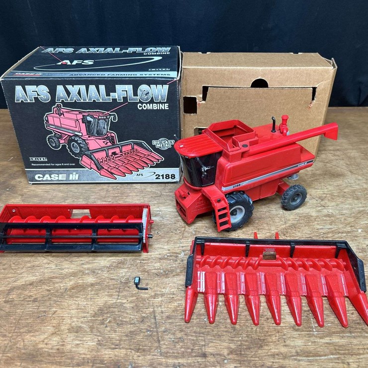 1/32 Case-IH 2188 Combine NIB Ertl