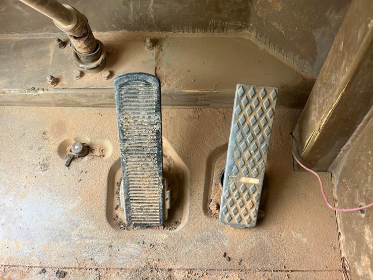 caterpillar-d25d-image-29