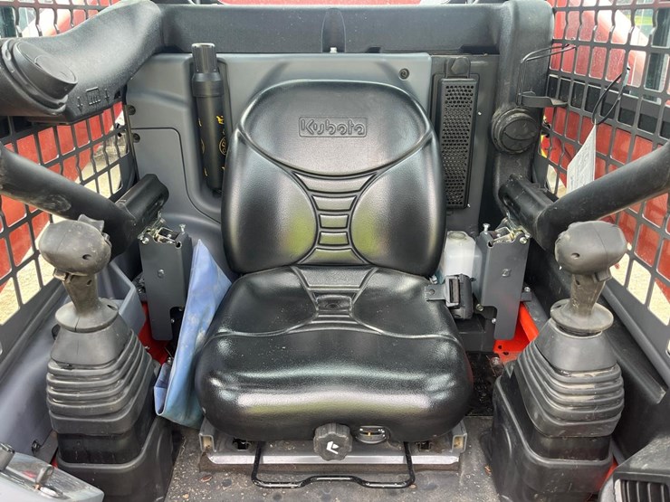 2023-kubota-ssv75-image-17