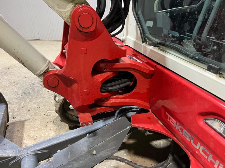 2023-takeuchi-tb335r-image-15