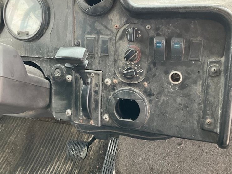 2007-freightliner-mt45-image-31