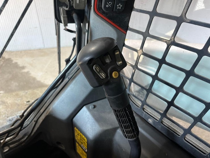 2022-bobcat-s76-image-28