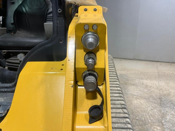 2023-caterpillar-259d3-image-11
