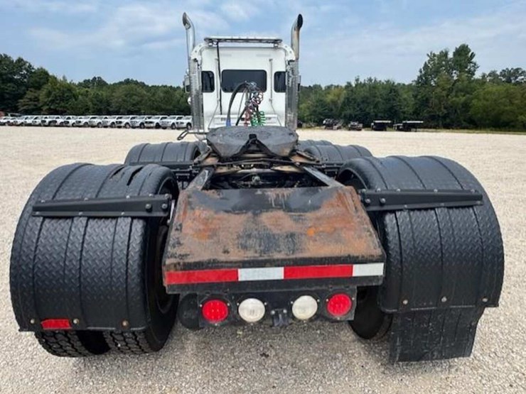 2020-kenworth-w900l-image-6