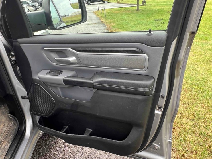 2021-ram-1500-big-horn-image-37