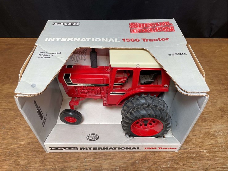 1/16-ih-1566-special-edtion-nib-ertl-image-4