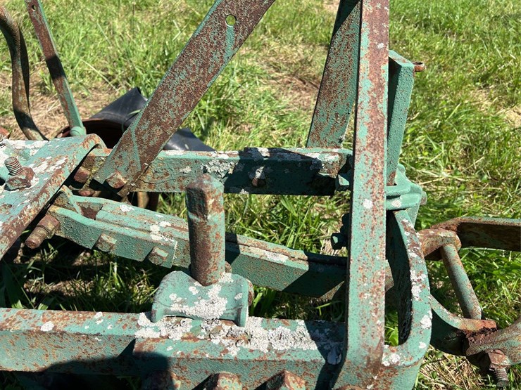 oliver-3-bottom-plow-image-11
