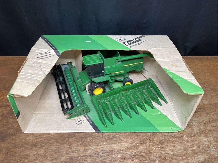 1/24-scale-john-deere-titan-ii-combine-nib-ertl-image-4