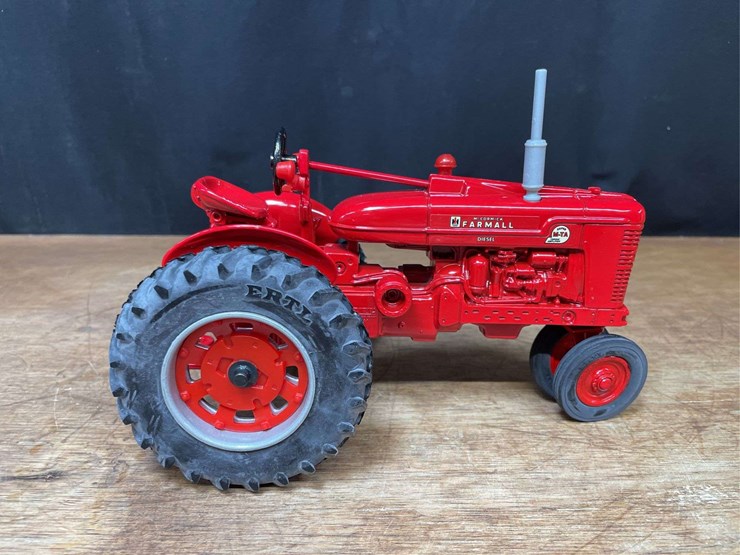 1/16-farmall-super-m-ta-1991-nfts-nib-ertl-image-9