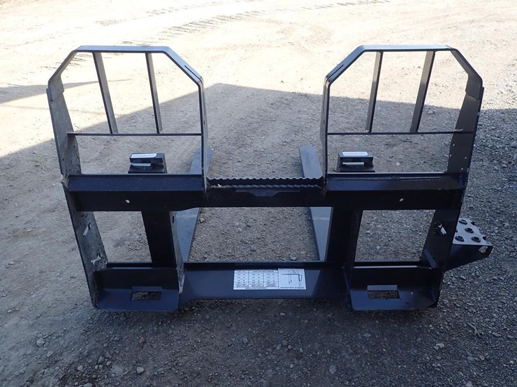 bobcat-42"-skid-steer-pallet-forks-image-4