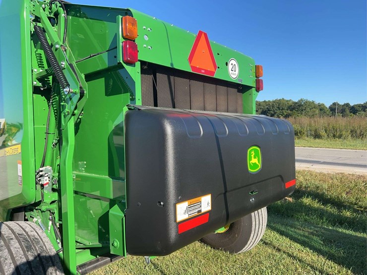 2020-john-deere-560m-image-13