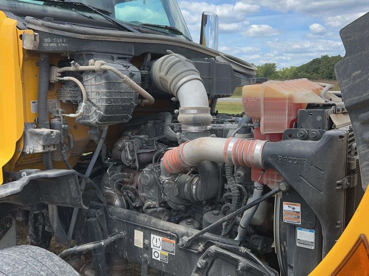 2016-peterbilt-579-image-33