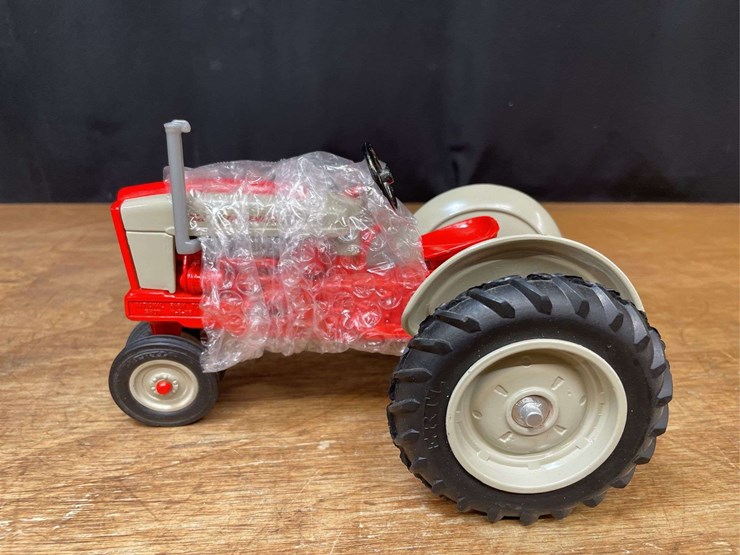 1/16-ford-961-1986-nfts-nib-ertl-image-3