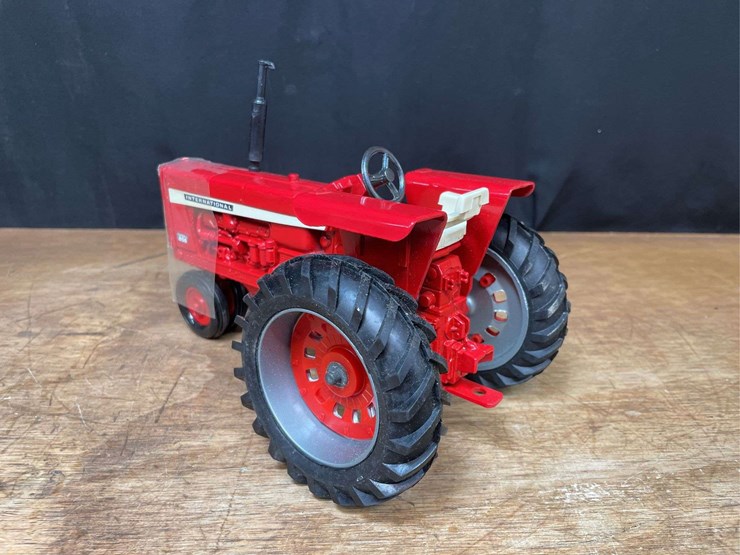 1/16-ih-856-1996-sfts-nib-ertl-image-5