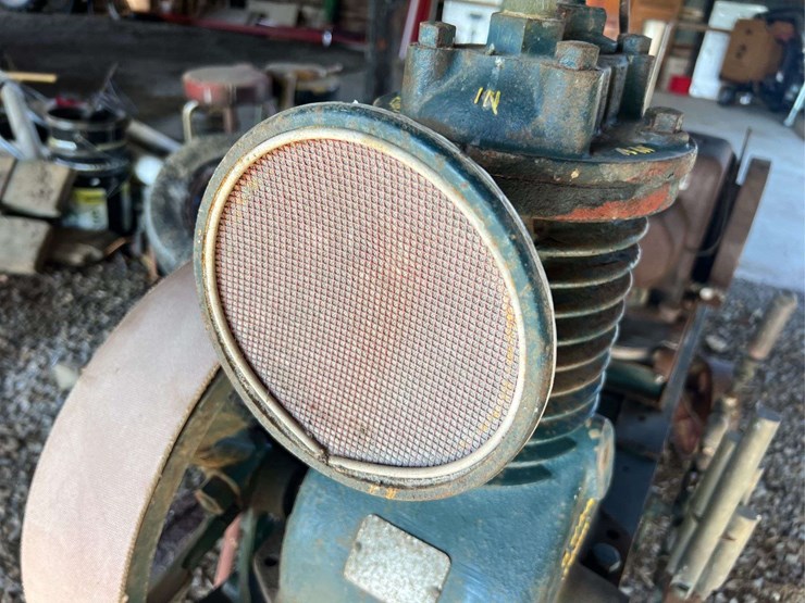 international-lb-engine-with-air-compressor-image-36