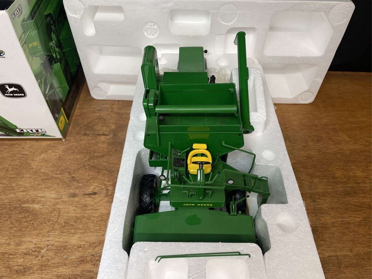 1/16-john-deere-55-combine-prestige-nib-ertl-image-6