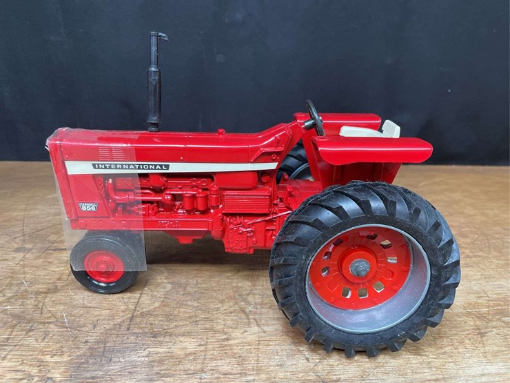 1/16-ih-856-1996-sfts-nib-ertl-image-3