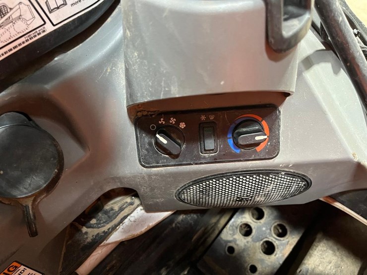 2019-bobcat-s650-image-24