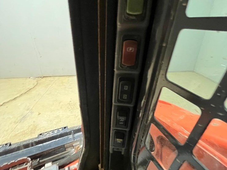 2022-kubota-ssv65-image-20