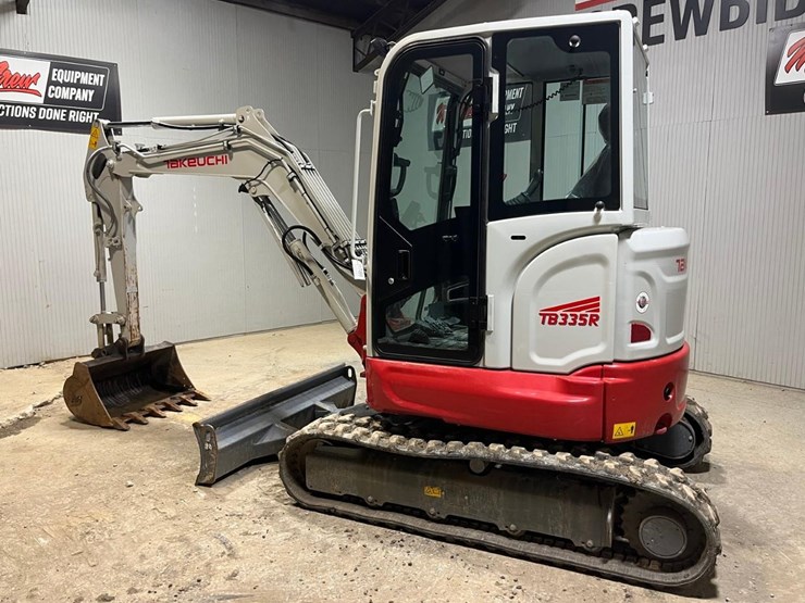 2023-takeuchi-tb335r-image-3
