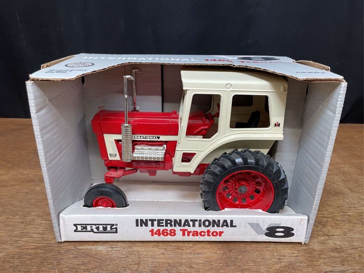 1/16-ih-1468-nib-ertl-image-1