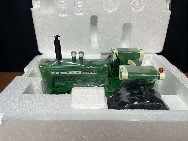 1/16-oliver-1950-t-2002-nfts-nib-ertl-image-3