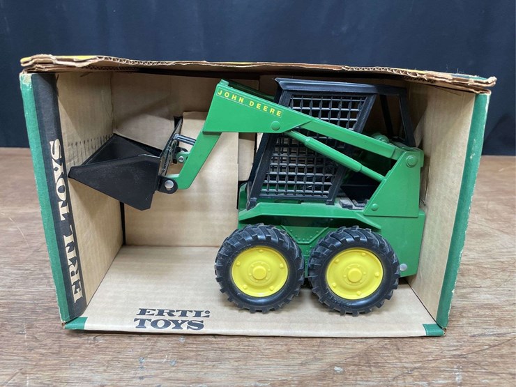 1/16-john-deere-skid-steer-nib-ertl-image-1