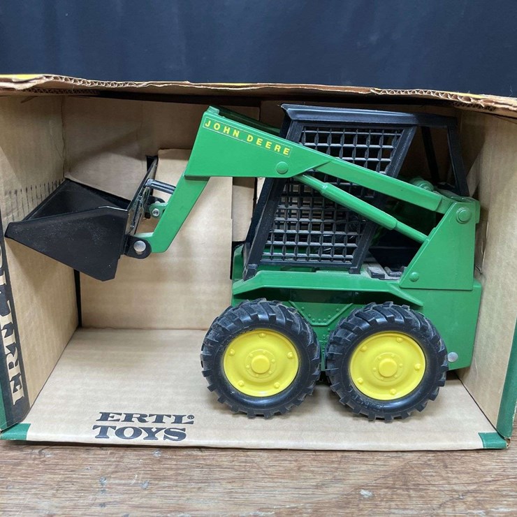 1/16 John Deere Skid Steer NIB Ertl