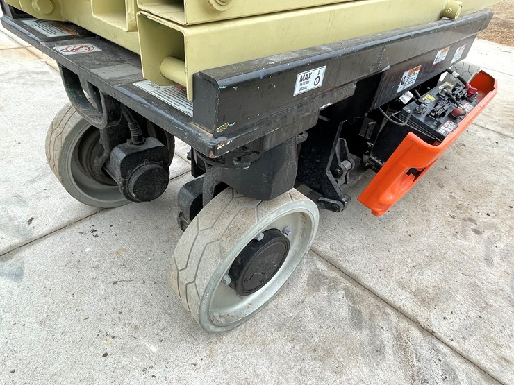 jlg-2630es-image-37