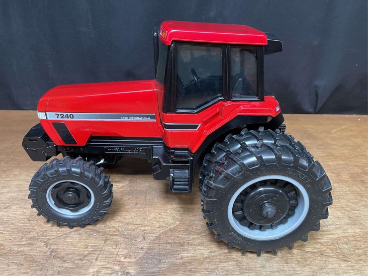 1/16-case-ih-magnum-7240-intro-nib-ertl-image-3