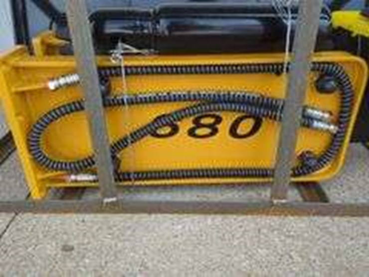 2025-cfg-sshh680-skid-steer-breaker,-unused-image-2