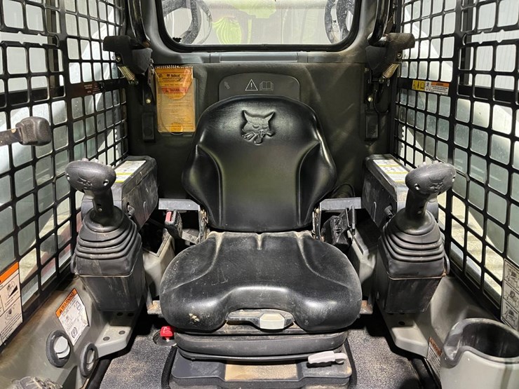 2015-bobcat-t770-image-21