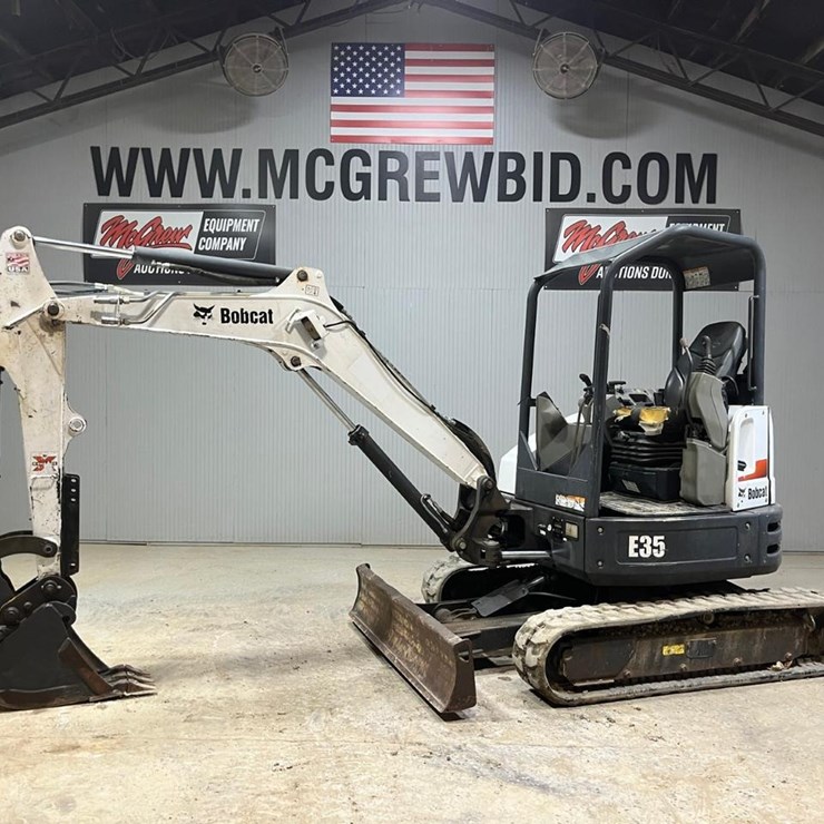 2017 BOBCAT E35