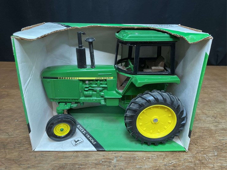 1/16-john-deere-4450-nib-ertl-image-1