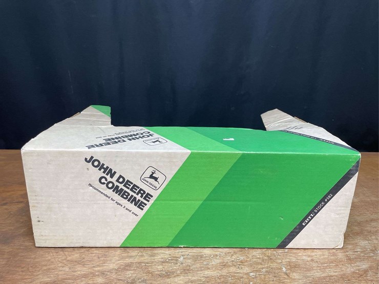 1/24-scale-john-deere-titan-ii-combine-nib-ertl-image-6