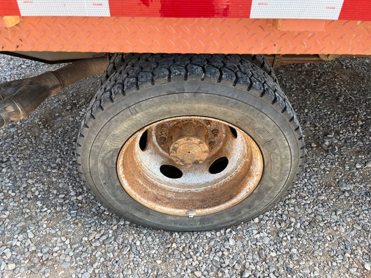 2012-ford-f550-image-13