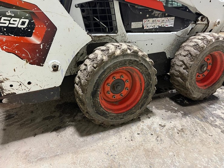 2022-bobcat-s590-image-15