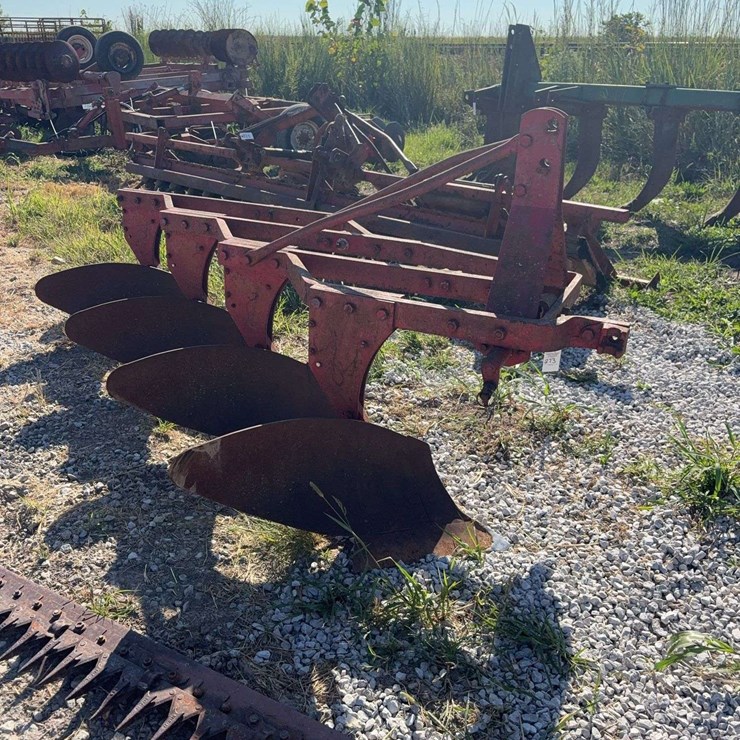 MASSEY-FERGUSON 4