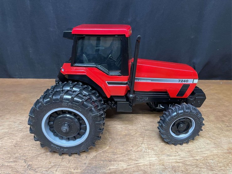 1/16-case-ih-magnum-7240-intro-nib-ertl-image-9