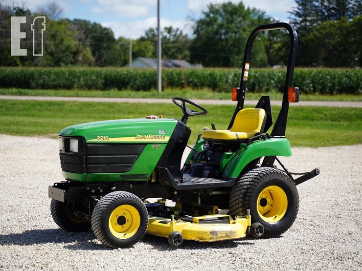 2003-john-deere-2210-image-1
