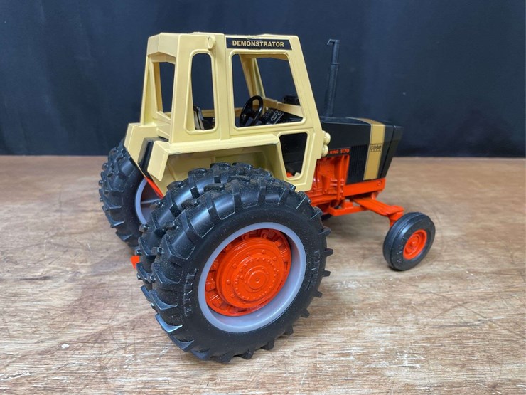 1/16-case-1170-demonstrator-1996-nfts-nib-ertl-image-10