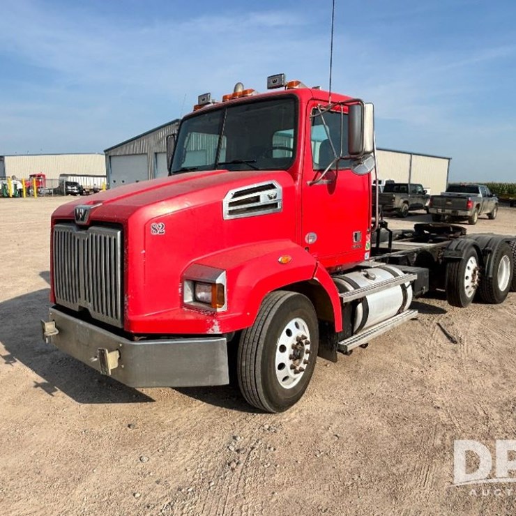 2017 Western Star W4700SB Day Cab Truck (GP11329, Unit 82)