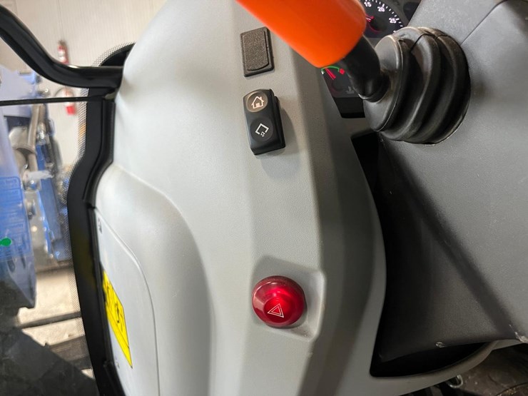 new-holland-workmaster-65-image-27