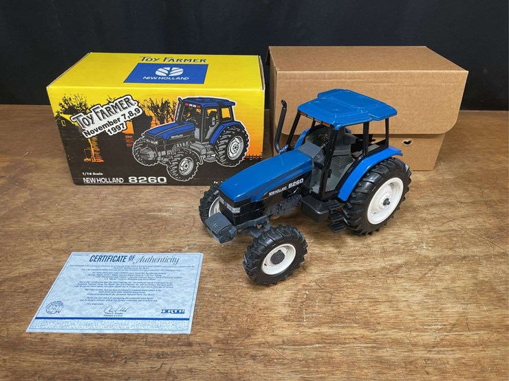 1/16-new-holland-8260-1997-nfts-nib-ertl-image-1