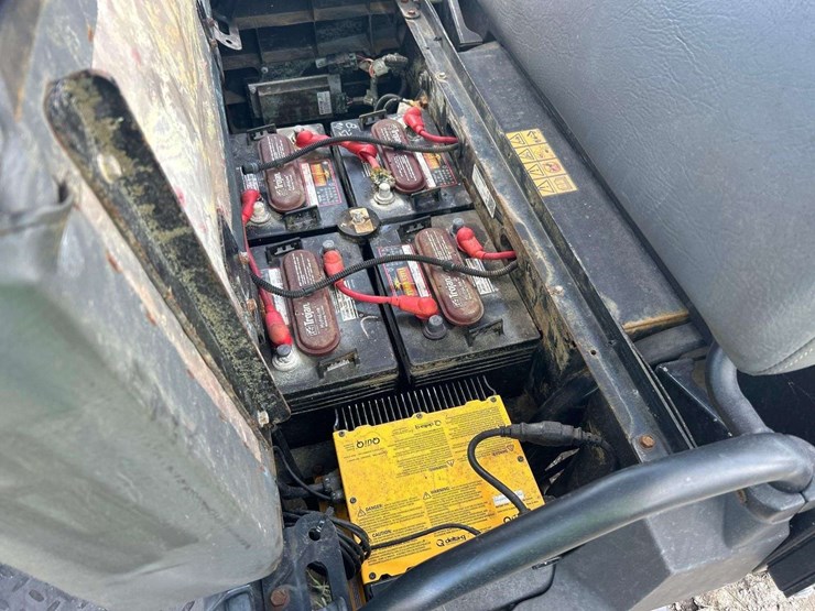 2018-toro-workman-gtx-electric-utility-cart-image-7