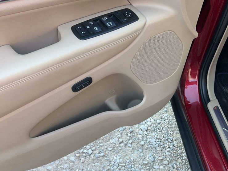 2014-jeep-grand-cherokee-limited-image-7